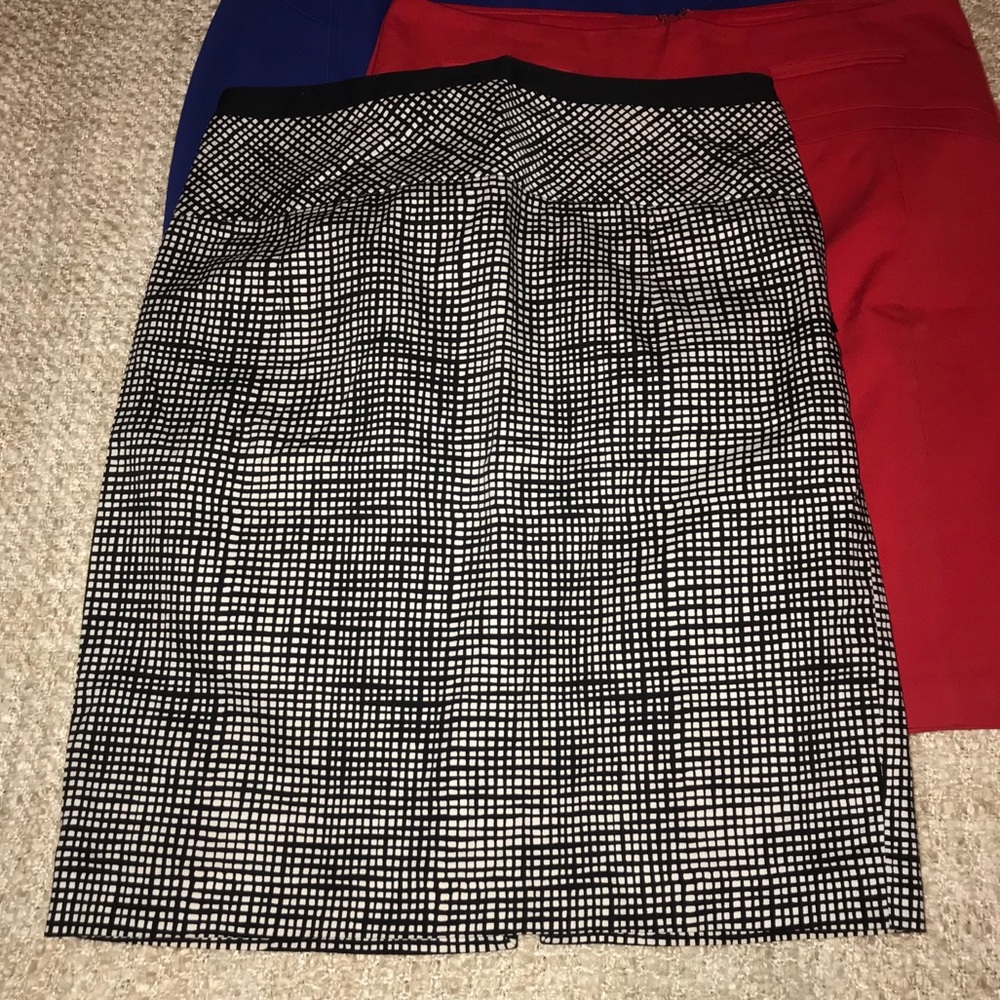 Patterned Express Skirt - Picture 2 of 2
